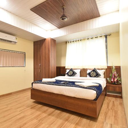 Hotel Starlit Наві-Мумбаї Номер фото