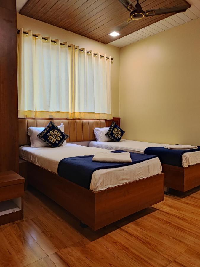 Hotel Starlit Наві-Мумбаї Екстер'єр фото