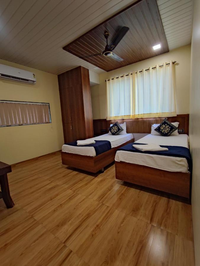 Hotel Starlit Наві-Мумбаї Екстер'єр фото