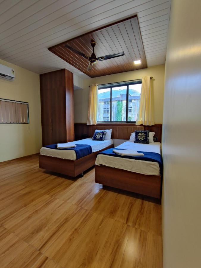 Hotel Starlit Наві-Мумбаї Екстер'єр фото