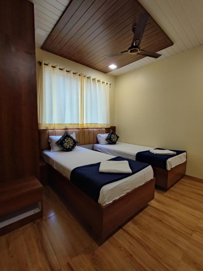 Hotel Starlit Наві-Мумбаї Екстер'єр фото