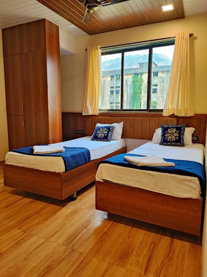 Hotel Starlit Наві-Мумбаї Екстер'єр фото