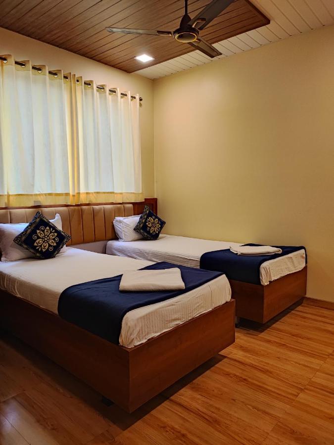 Hotel Starlit Наві-Мумбаї Екстер'єр фото
